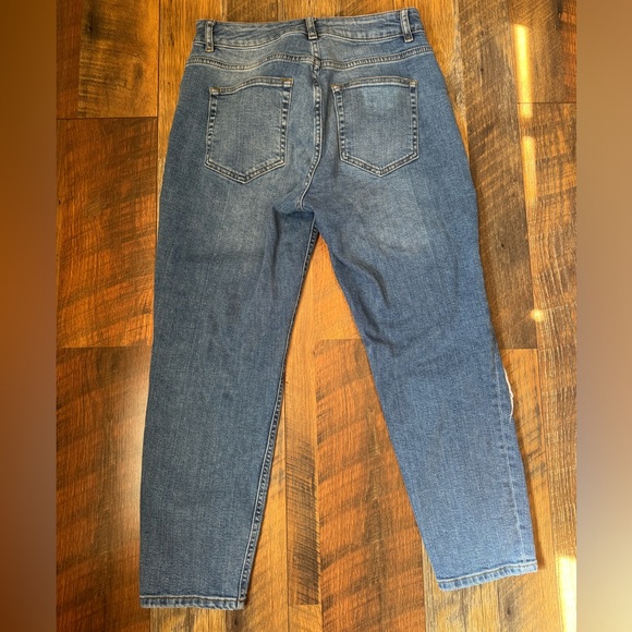 ASOS Design Petite Ripped Jeans - Picture 2 of 4